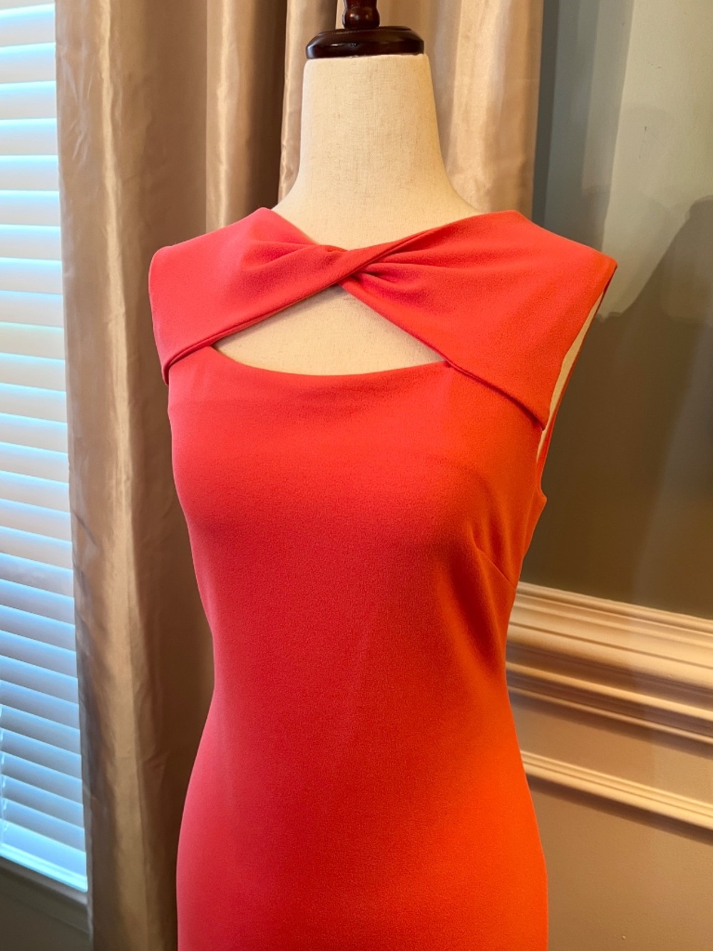 NWOT Calvin Klein Coral Twist Neck Stretch Crepe Sheath Knee Dress Size 8 - Picture 3 of 4